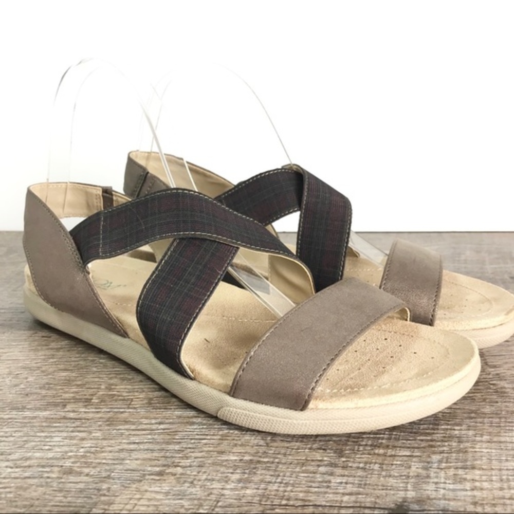 Axxiom Glorify sandals sz 9.5 plaid strap comfort